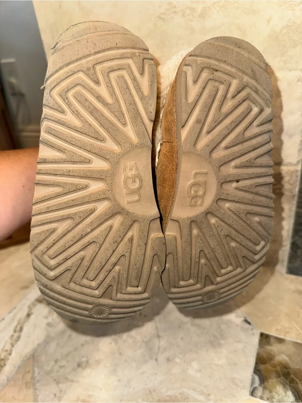 UGG Kids Size 2 Chestnut Shearling Logo Cozy Winter Boots